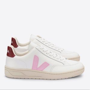 Veja V12 in Extra White Guimauve Marsala, size 38
